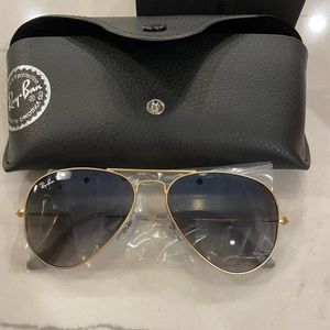 Brand new customized Ray-Ban aviators